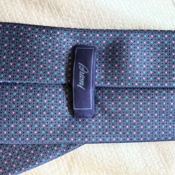 Brioni - Picture 2 of 6